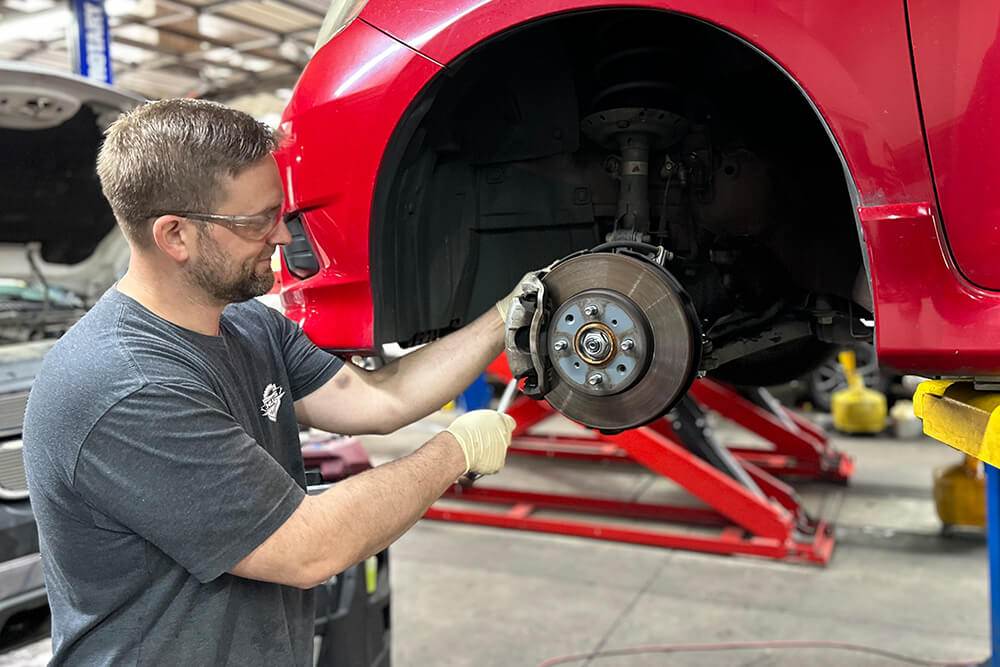 hm machanic repair brake 02