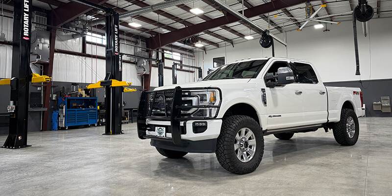 hm machanic repair car 02